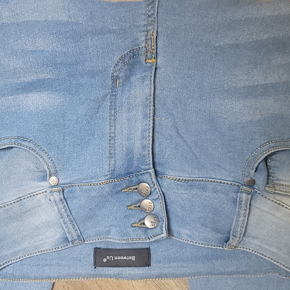 Womens BlueJeans SKINNY Jeans. Size: 15. THREE Button & Zipper. 65% Cotton. 10% - Picture 4 of 5